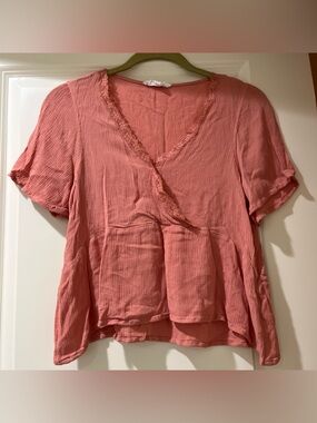 Hippie Rose Coral-Pink Crinkle V-Neck Peplum Blouse